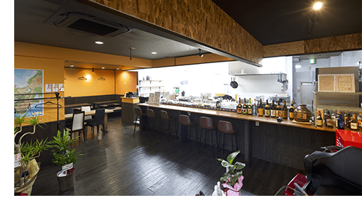 ガレージ風の店内